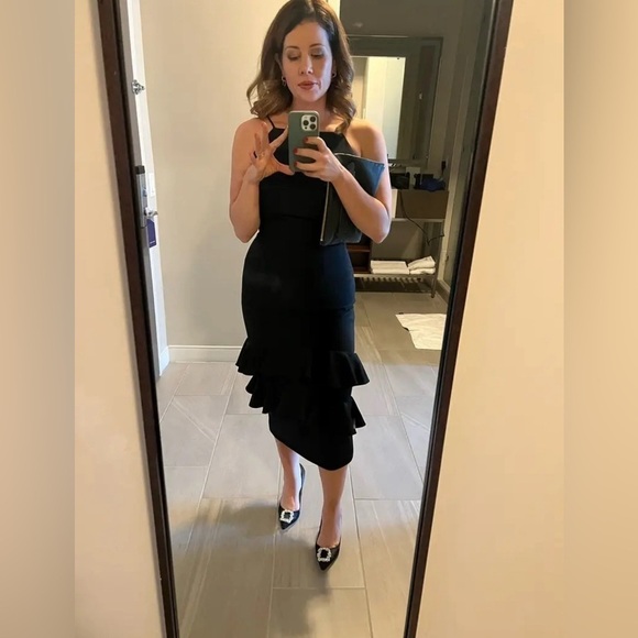 Christian Siriano black halter ruffle dress
Arabella size 14 $1100 retail - Picture 6 of 14